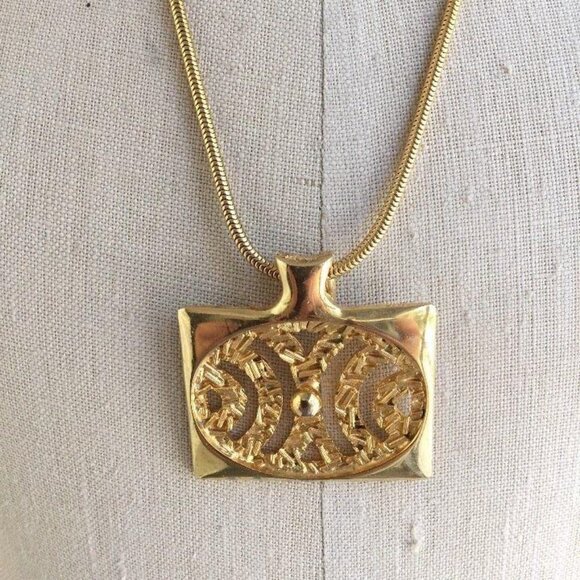 Vintage 1980s Gold Tone Pendant Necklace - Picture 3 of 5